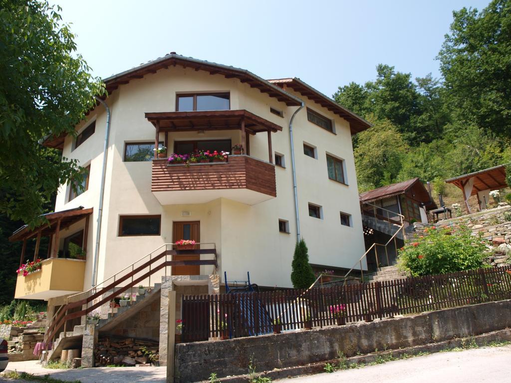 Sun House Hotel Tryavna Exterior photo